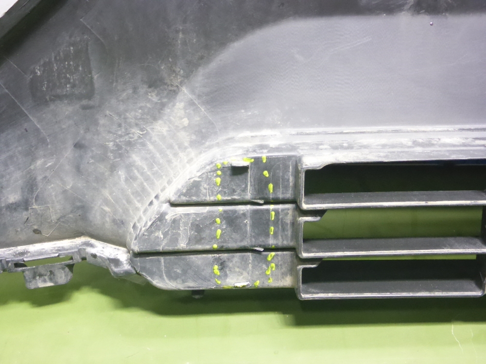 Решетка в бампер центральная