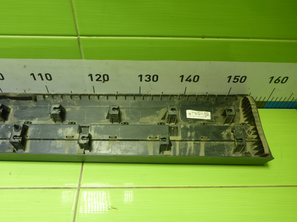 Накладка двери передней правой