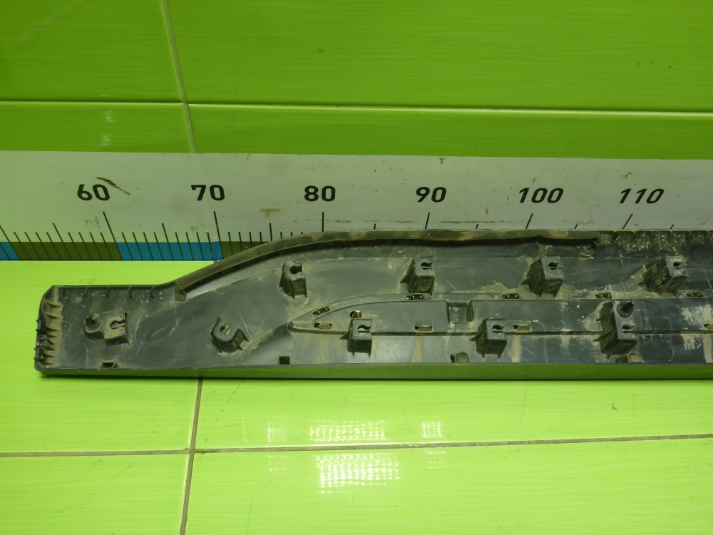 Накладка двери передней правой