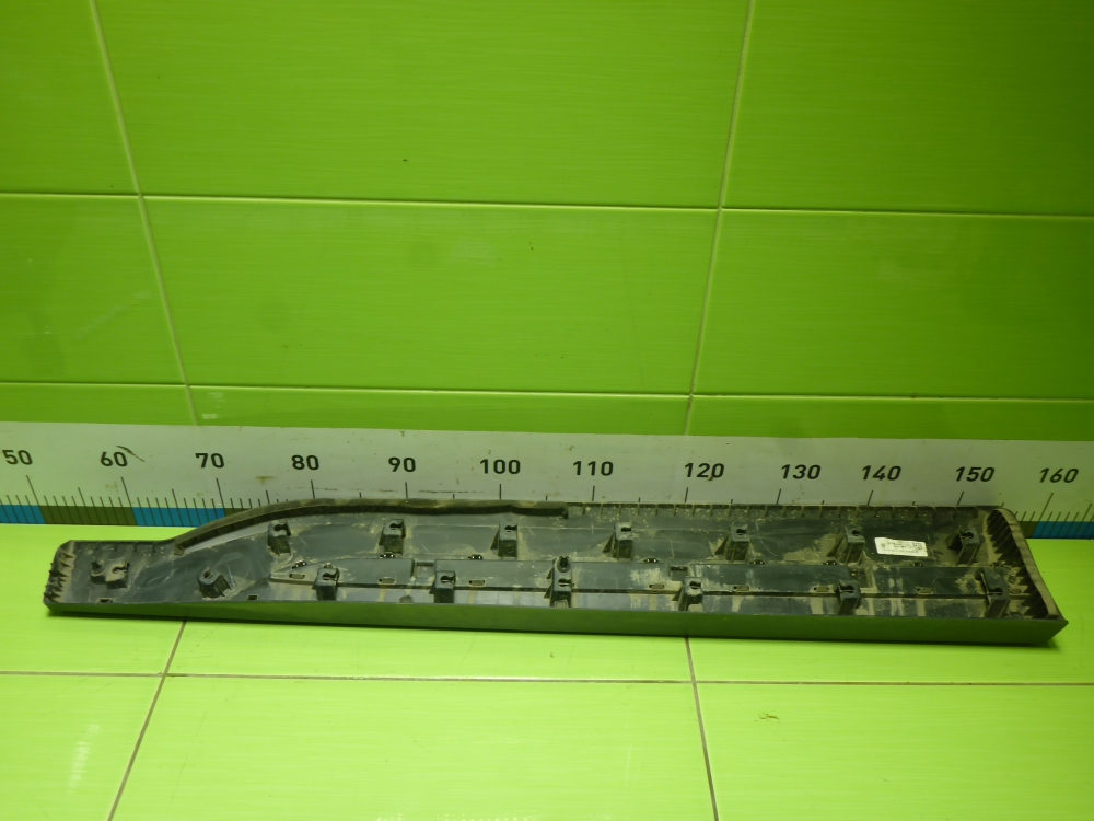 Накладка двери передней правой