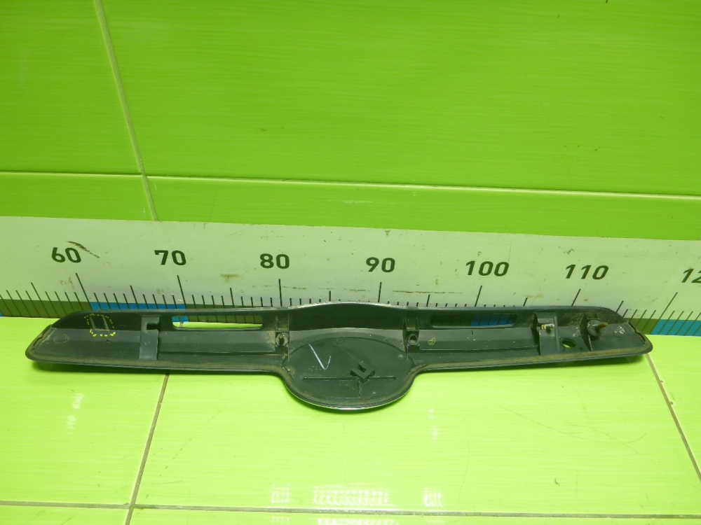 Накладка двери багажника