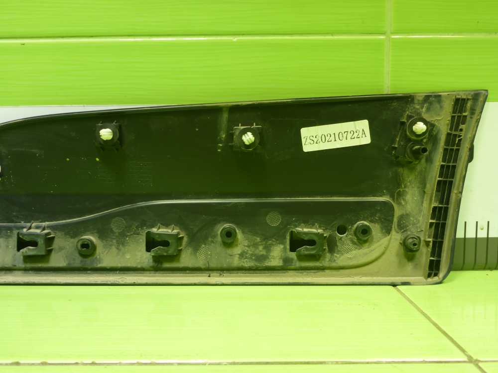 Накладка двери задней правой