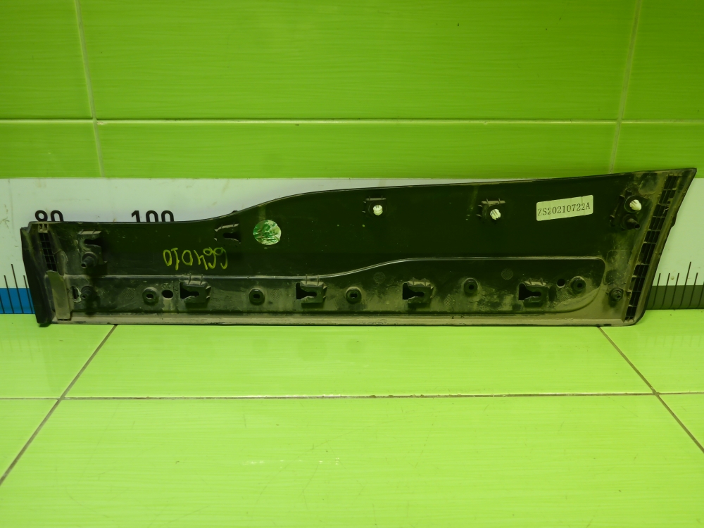 Накладка двери задней правой