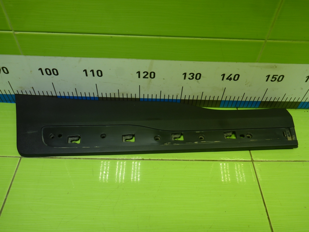 Накладка двери задней правой