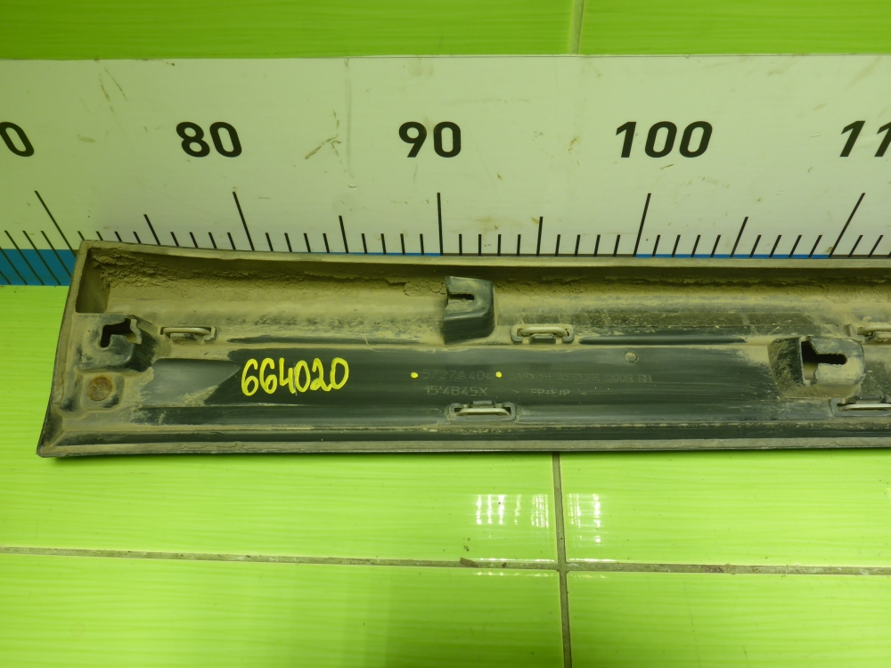 Накладка двери передней правой