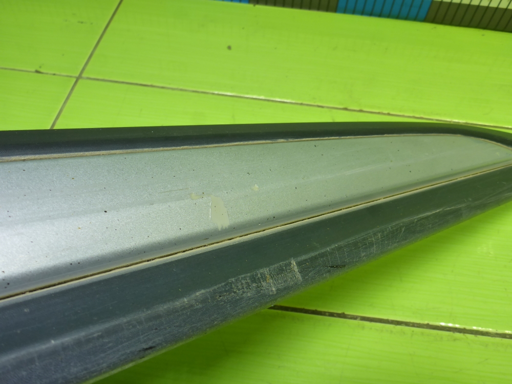 Накладка двери передней правой