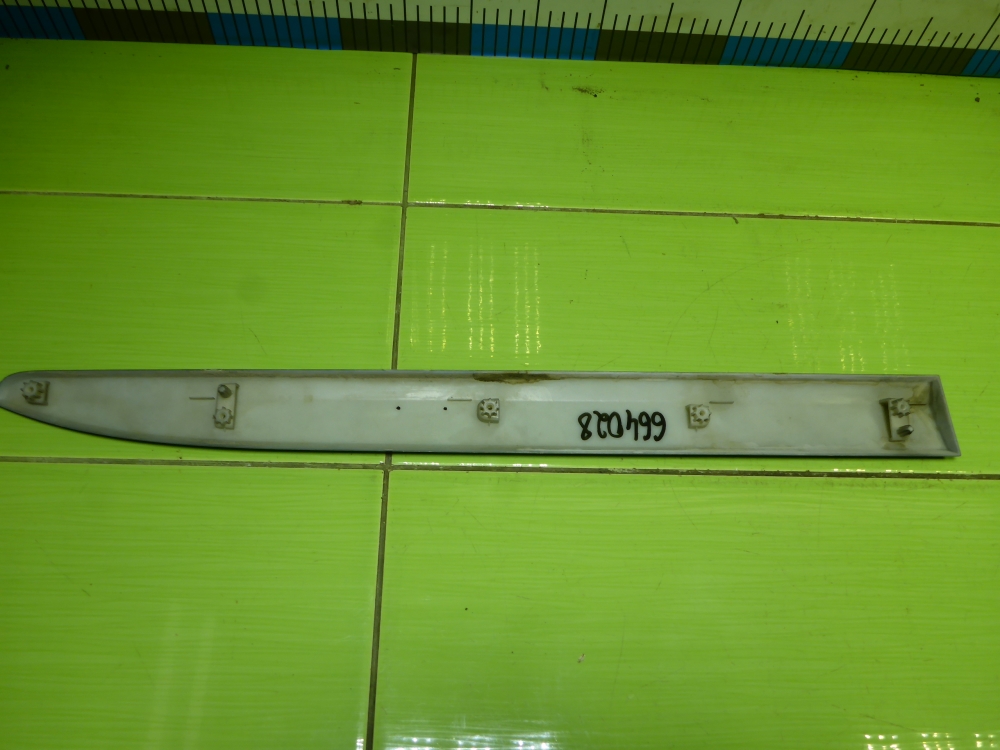 Накладка двери задней правой