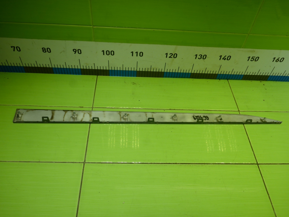 Накладка двери передней левой