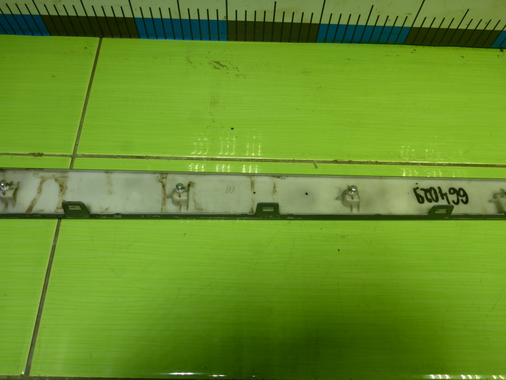 Накладка двери передней левой