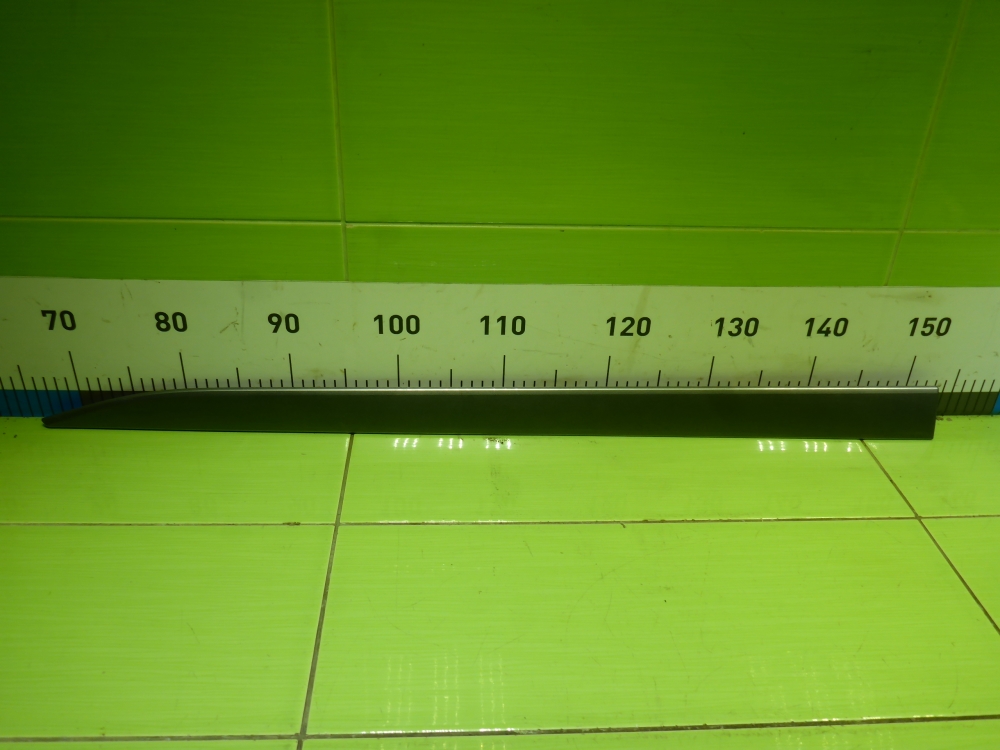 Накладка двери передней левой