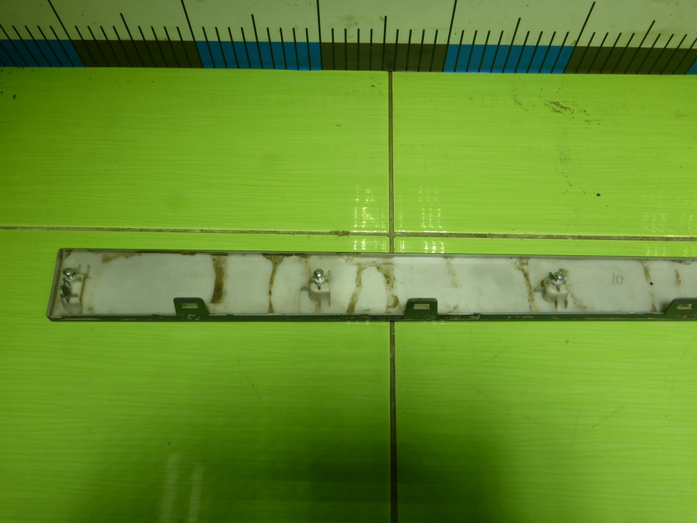 Накладка двери передней левой