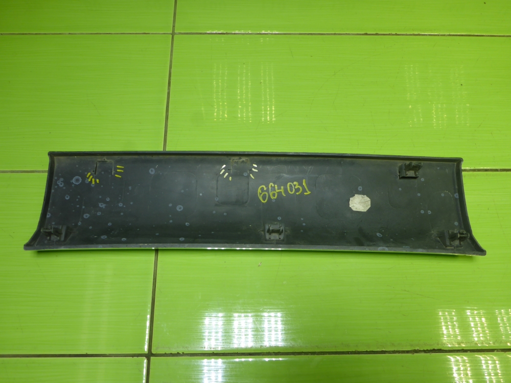 Накладка переднего бампера центральная