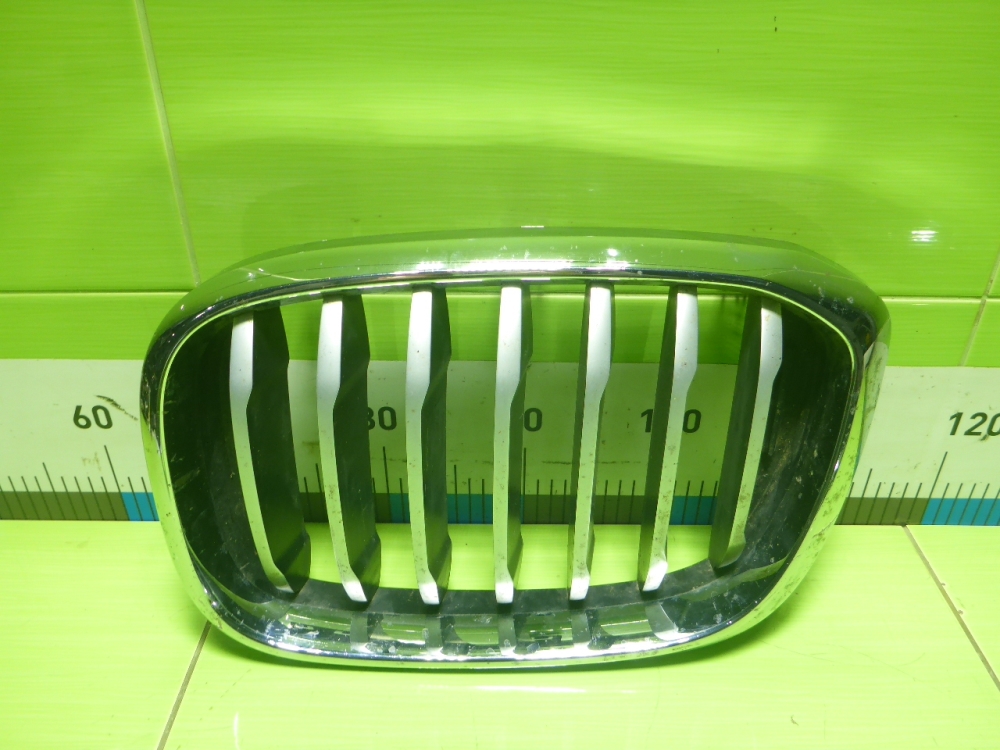 Решетка радиатора правая