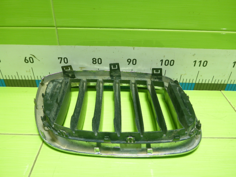 Решетка радиатора правая