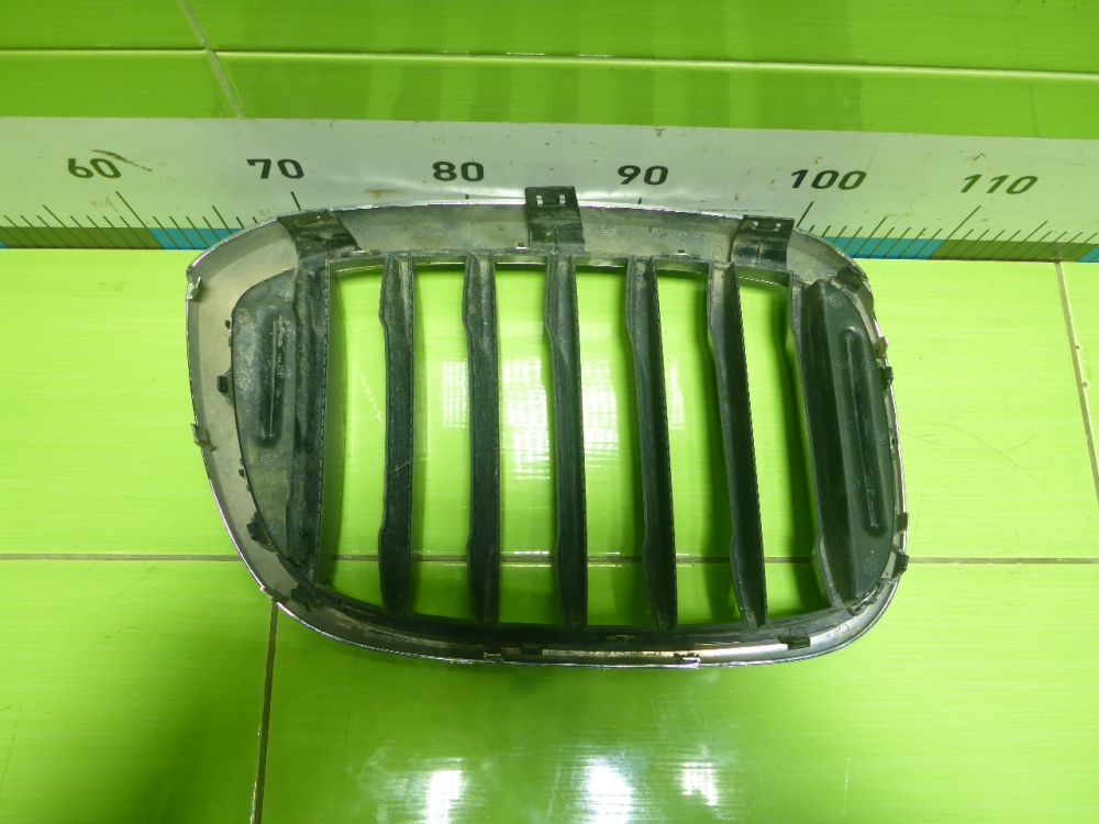 Решетка радиатора правая