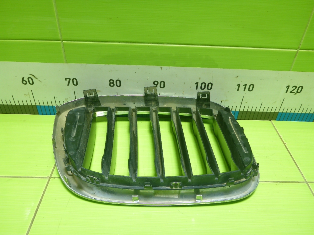 Решетка радиатора правая