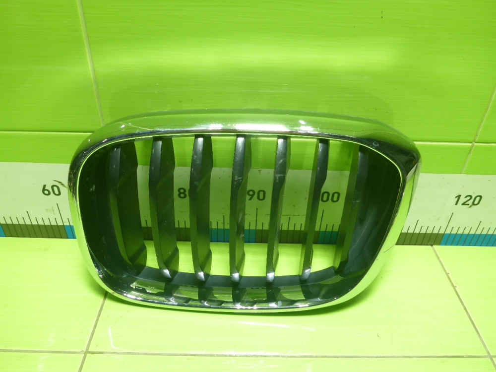 Решетка радиатора правая