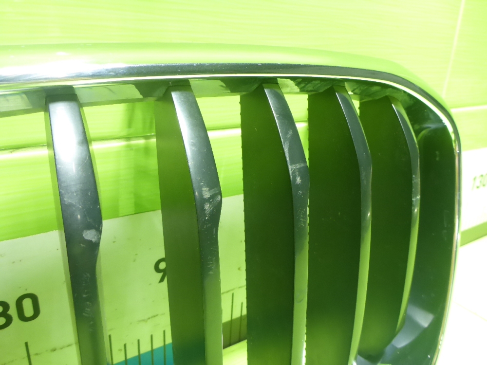 Решетка радиатора правая