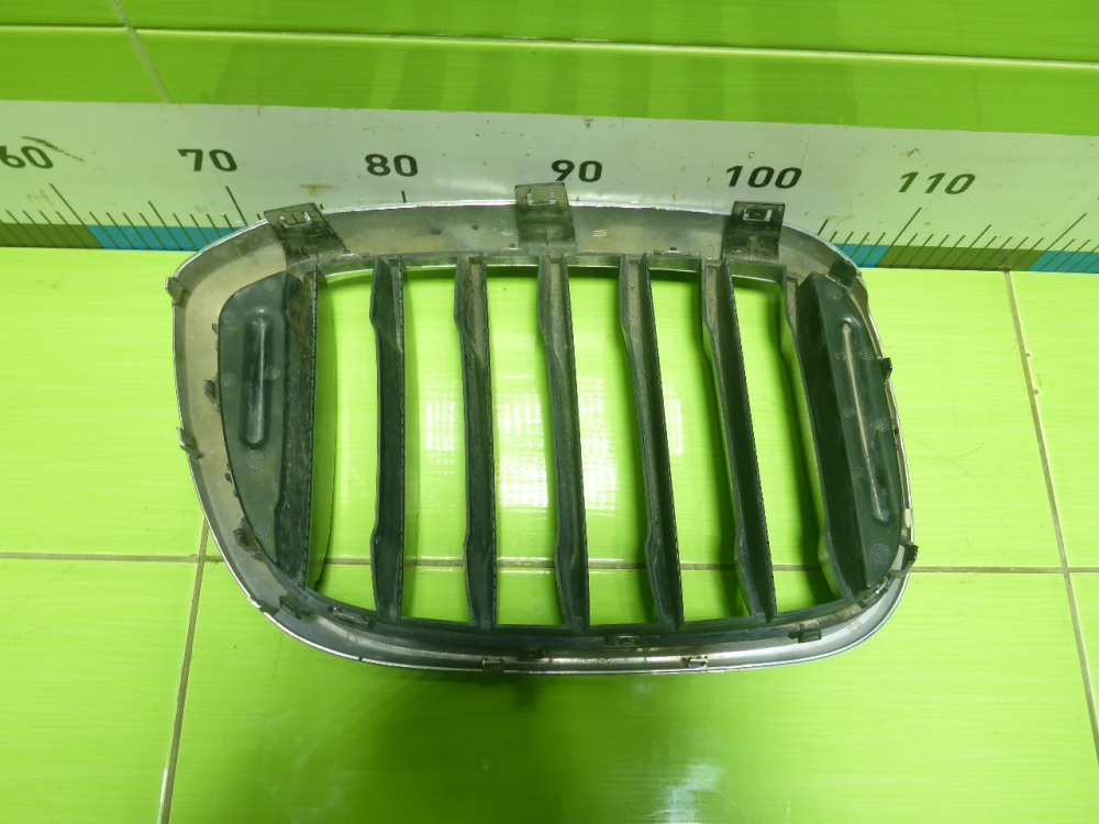 Решетка радиатора правая