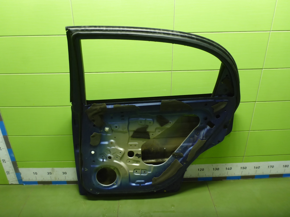 Дверь задняя правая