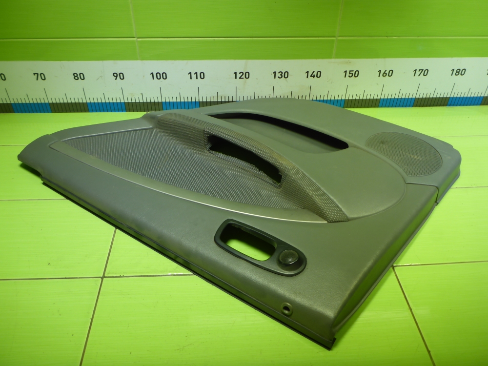 Обшивка двери задней правой