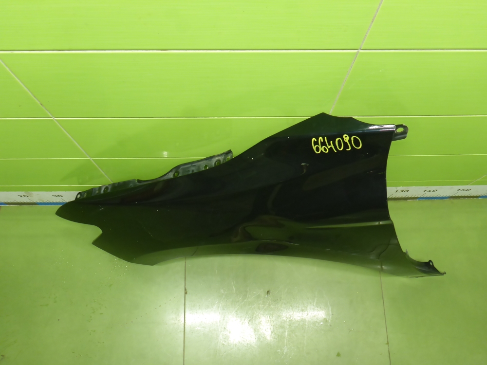 Крыло переднее левое