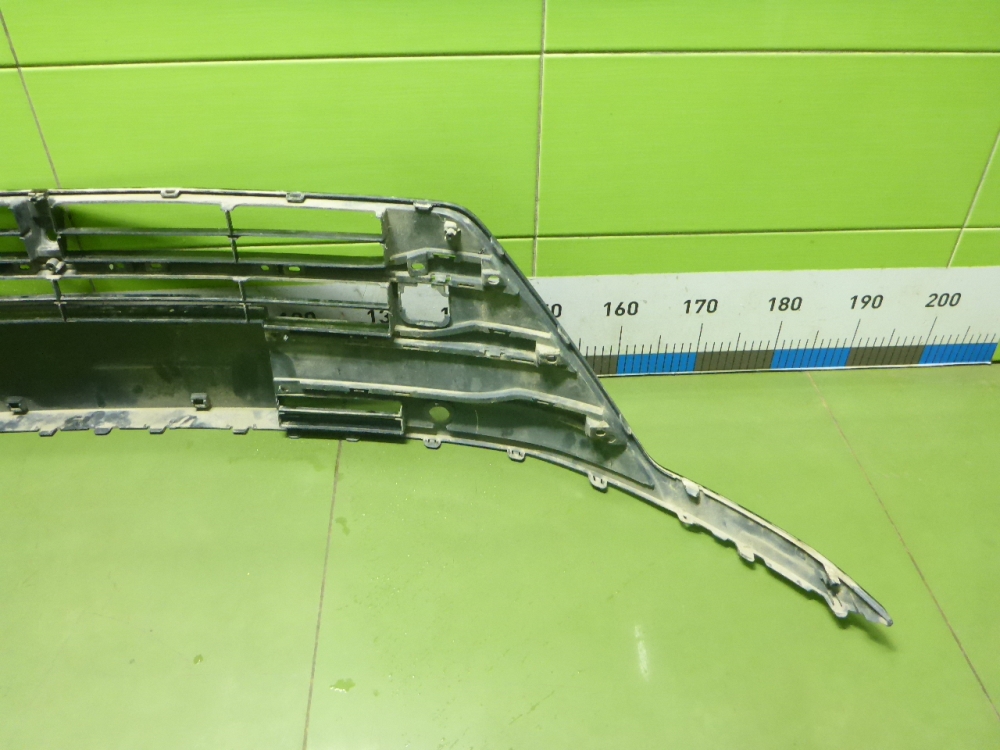 Решетка в бампер центральная