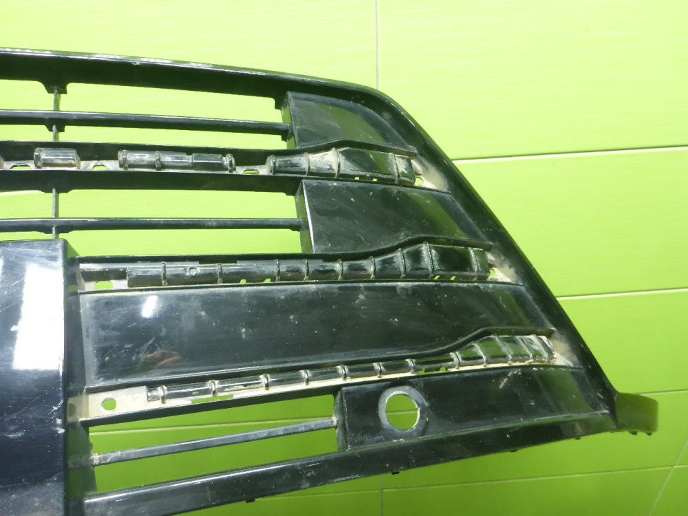 Решетка в бампер центральная