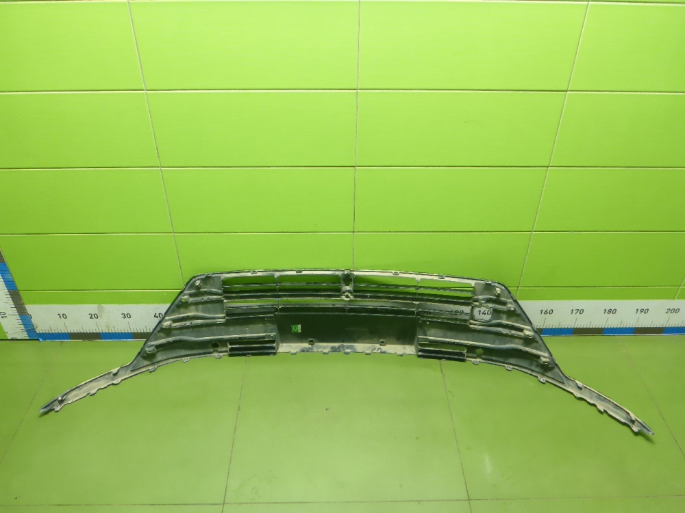 Решетка в бампер центральная