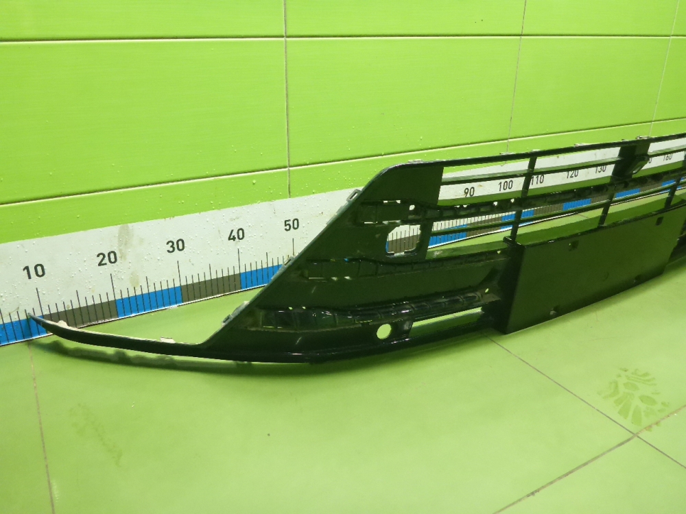 Решетка в бампер центральная