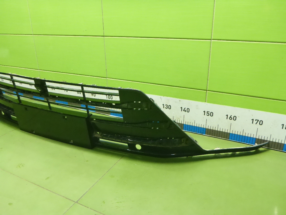 Решетка в бампер центральная