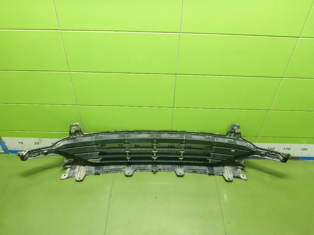 Решетка в бампер центральная