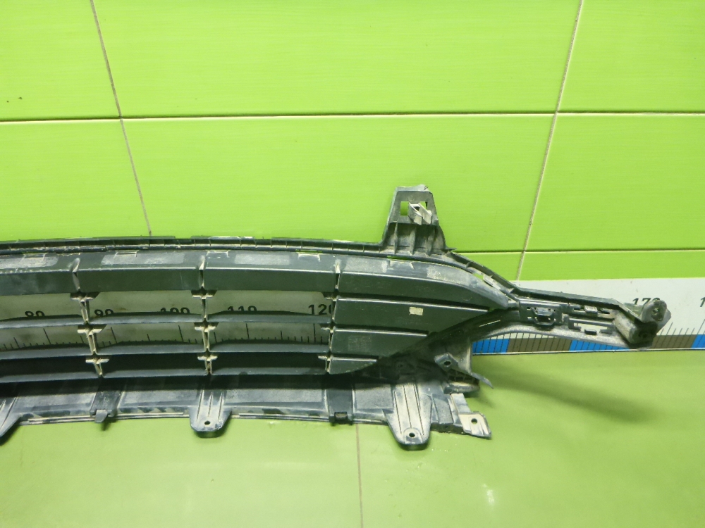 Решетка в бампер центральная