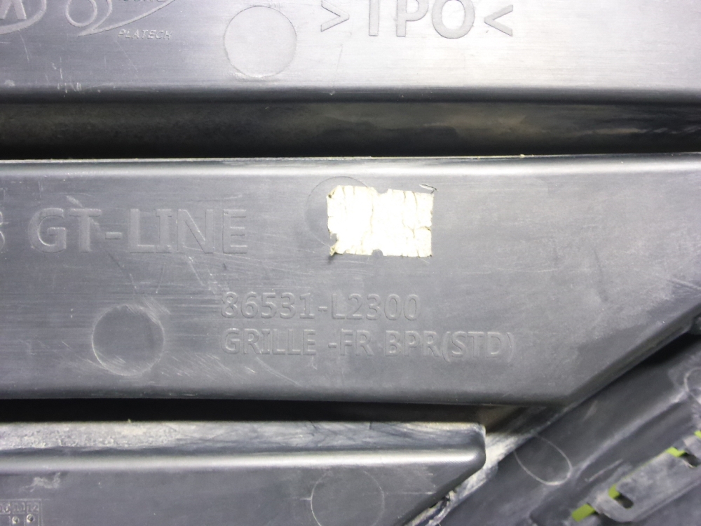 Решетка в бампер центральная