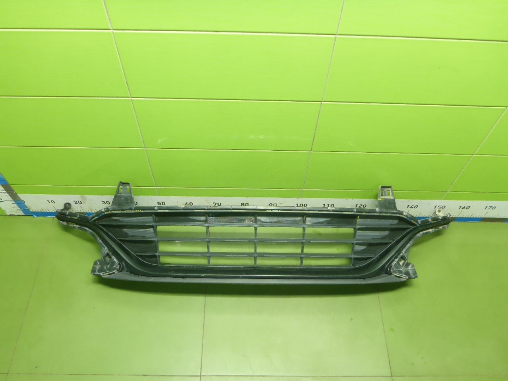 Решетка в бампер центральная