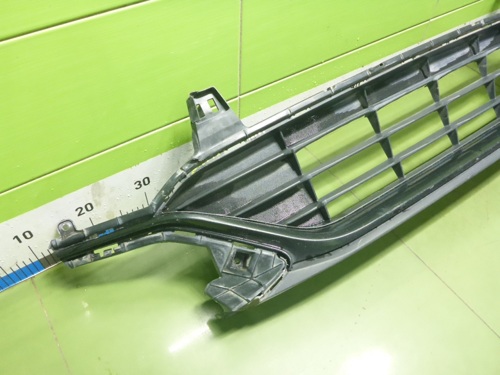 Решетка в бампер центральная