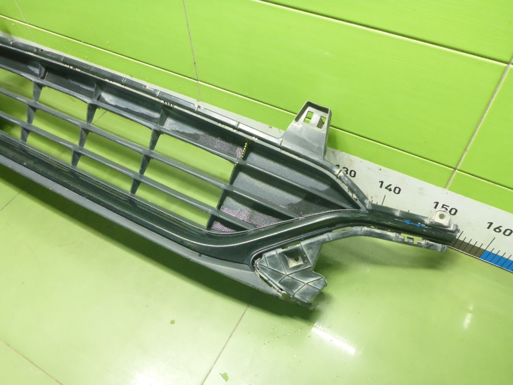 Решетка в бампер центральная