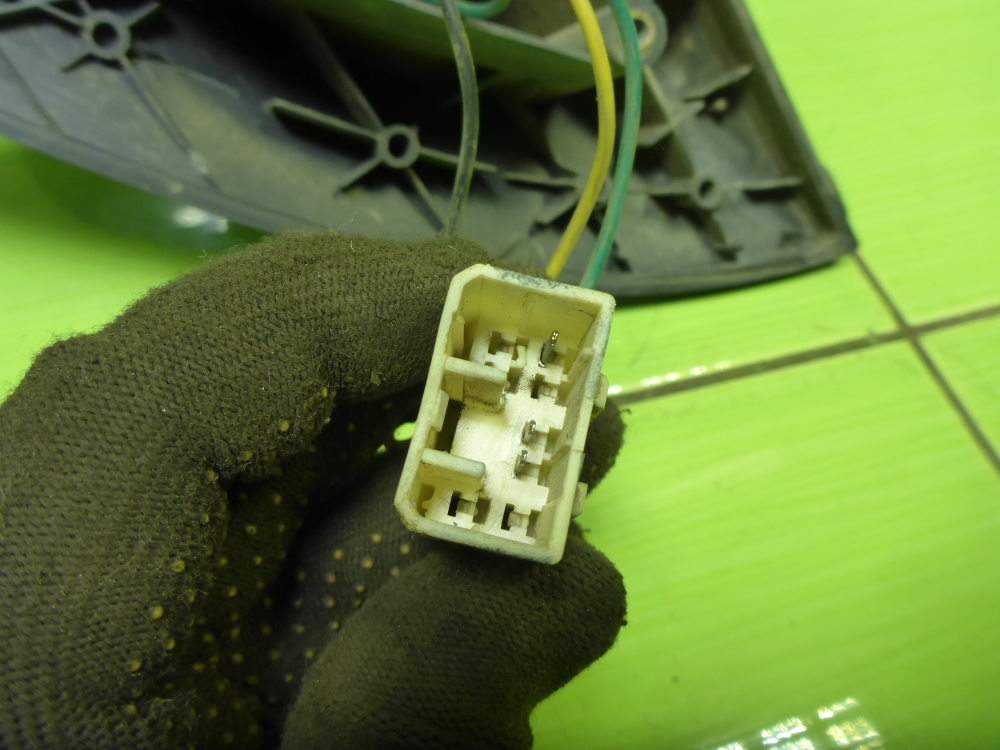 Зеркало правое электрическое