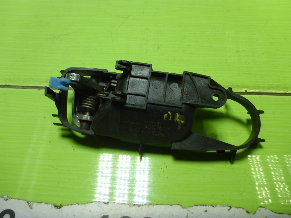 Ручка двери передней внутренняя левая