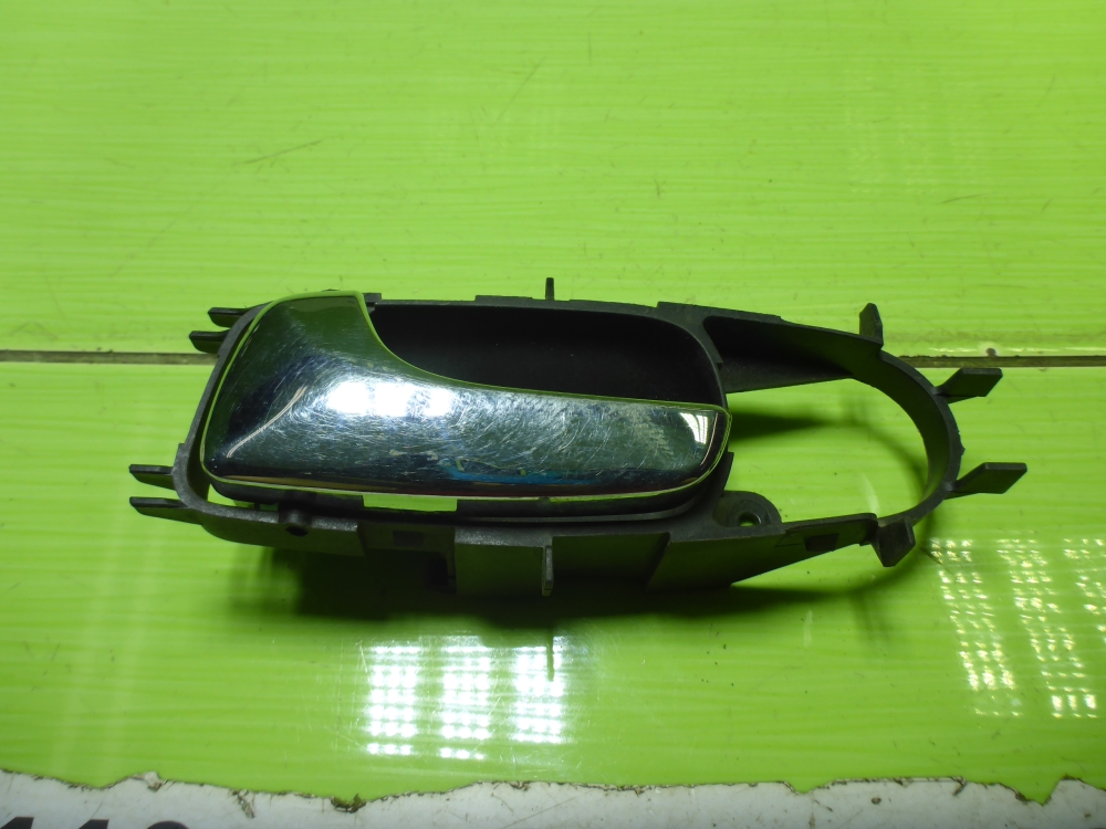 Ручка двери передней внутренняя левая