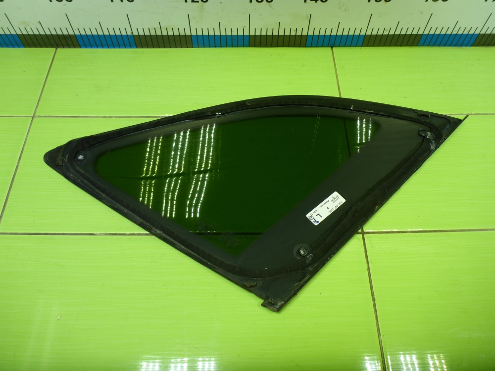 Стекло кузовное глухое левое