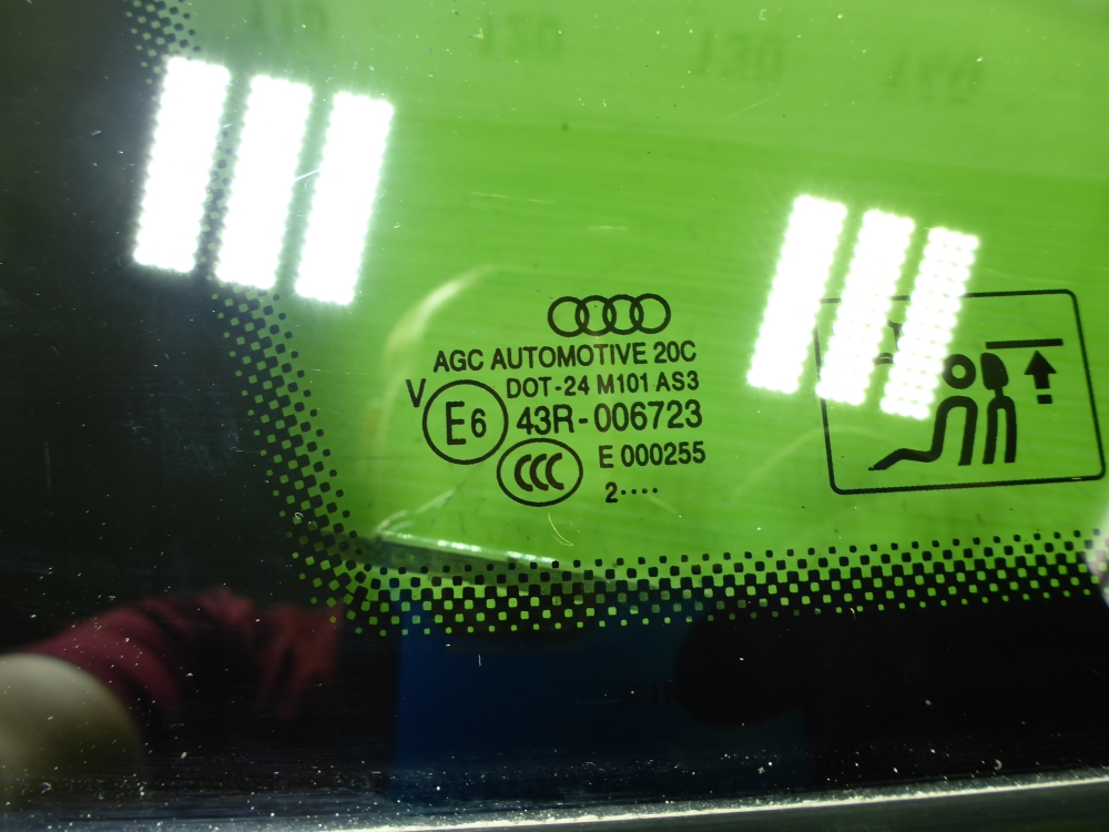 Стекло кузовное глухое левое