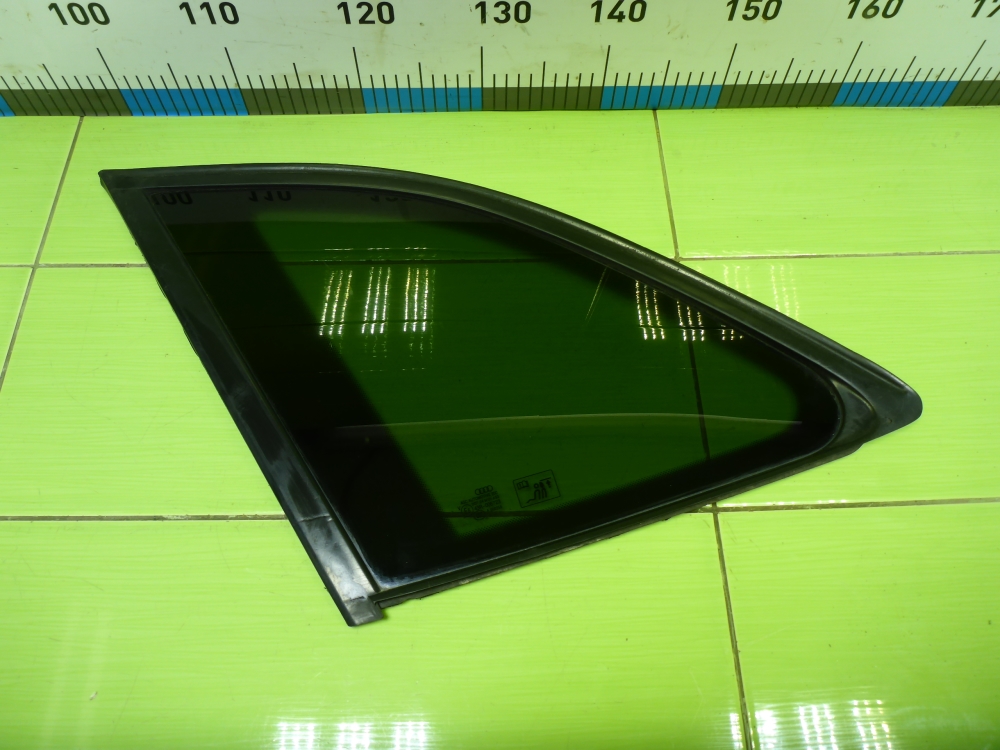 Стекло кузовное глухое левое