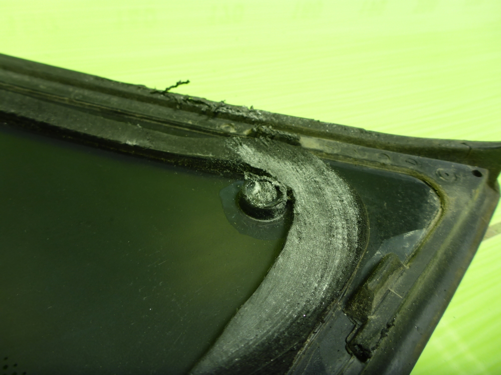 Стекло кузовное глухое правое