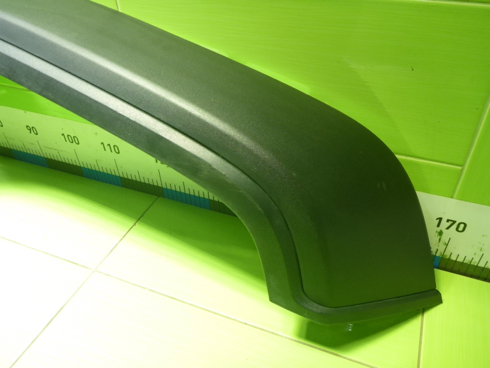 Накладка переднего крыла правого