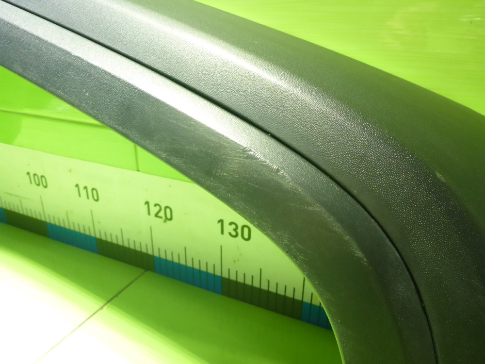 Накладка переднего крыла правого