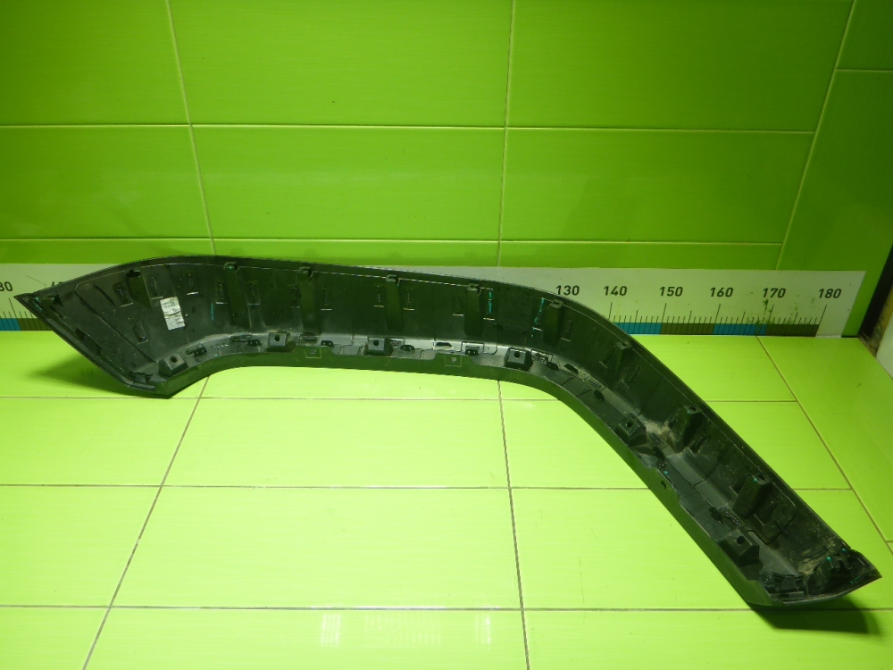Накладка переднего крыла правого