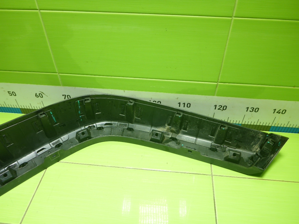 Накладка переднего крыла правого