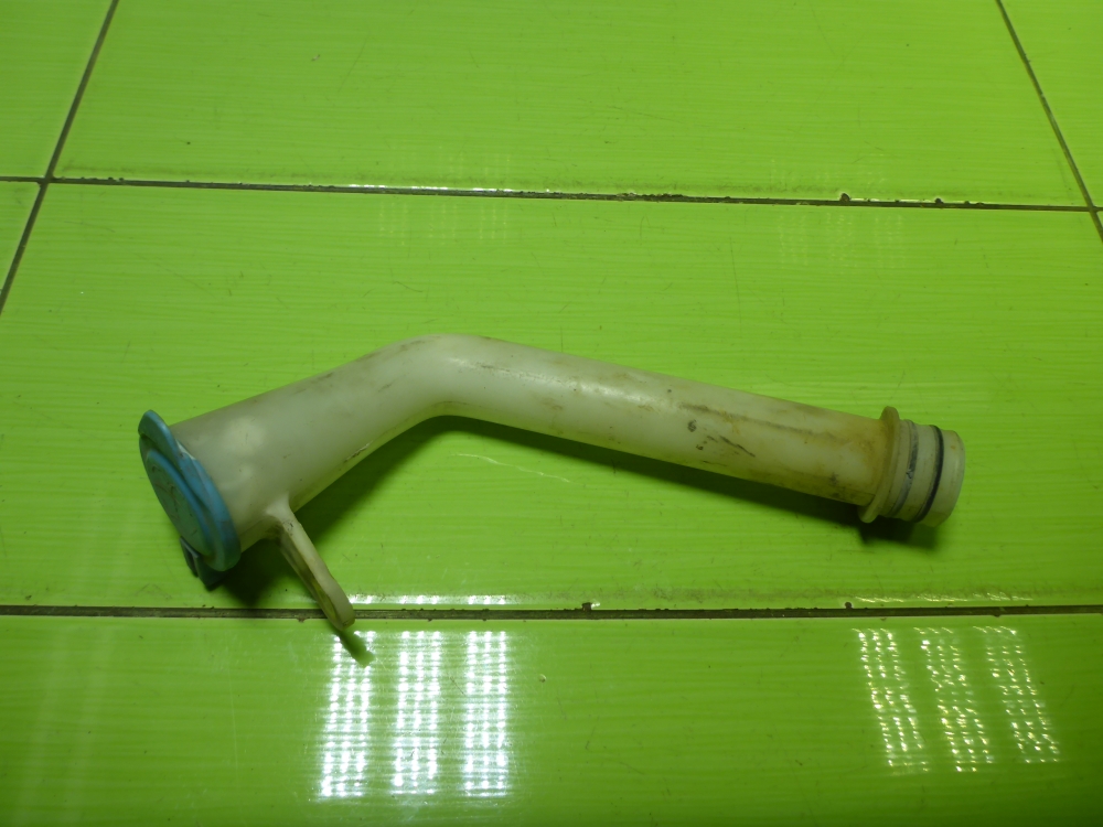 Горловина бачка омывателя