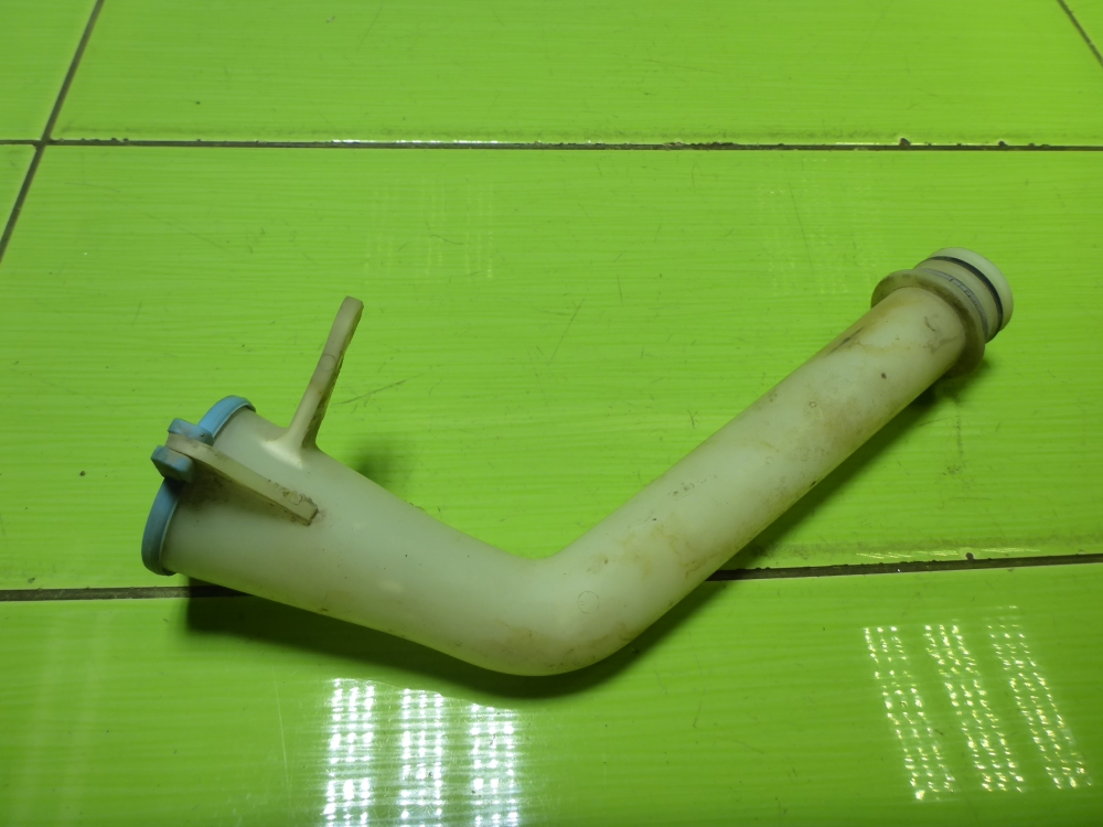 Горловина бачка омывателя